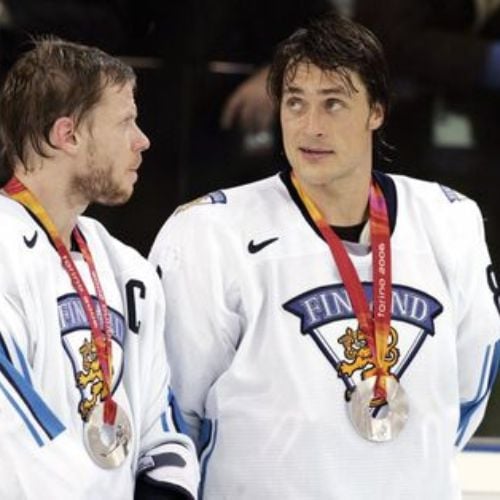 Suomen jääkiekko joukkue koki karvaan tappion finaalissa ruotsille torinon olympialaisissa